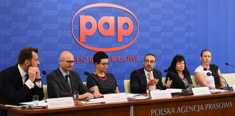 Jak wprowadzić w Polsce opiekę farmaceutyczną? Rola i wyzwania współczesnej apteki